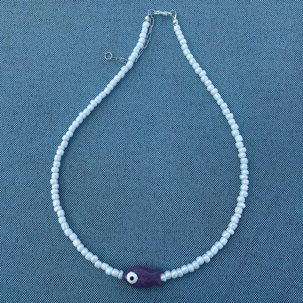 Elegant White Beaded Necklace with Purple Accent